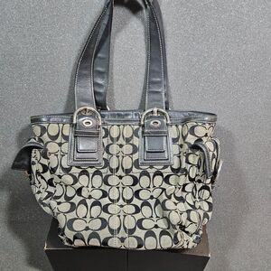 Coach Signature Hamptons Buckle Tote * Black and Khaki * Classic Y2K Coach